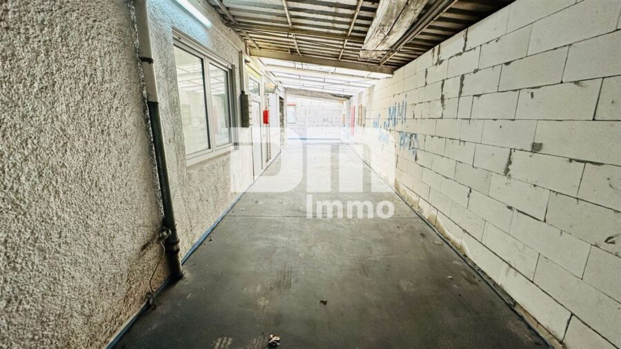 (R)eserviert!!!Schönes Wohn- Gewerbeensemble mit 2 Wohnungen, Laden, Dachterrasse - EG - Anbau Halle / Garage